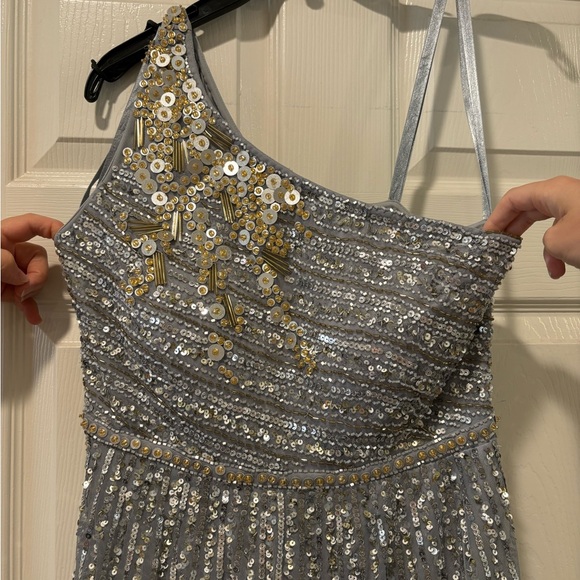 MAC DUGGAL EMBELLISHED ONE SHOULDER A-LINE GOWN - Picture 6 of 11